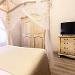 Chambre a Baldaquin Maison de L\'Église Du couvent