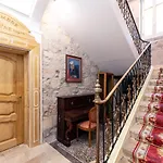 Chambre a Baldaquin Maison de L\'Église Du couvent
