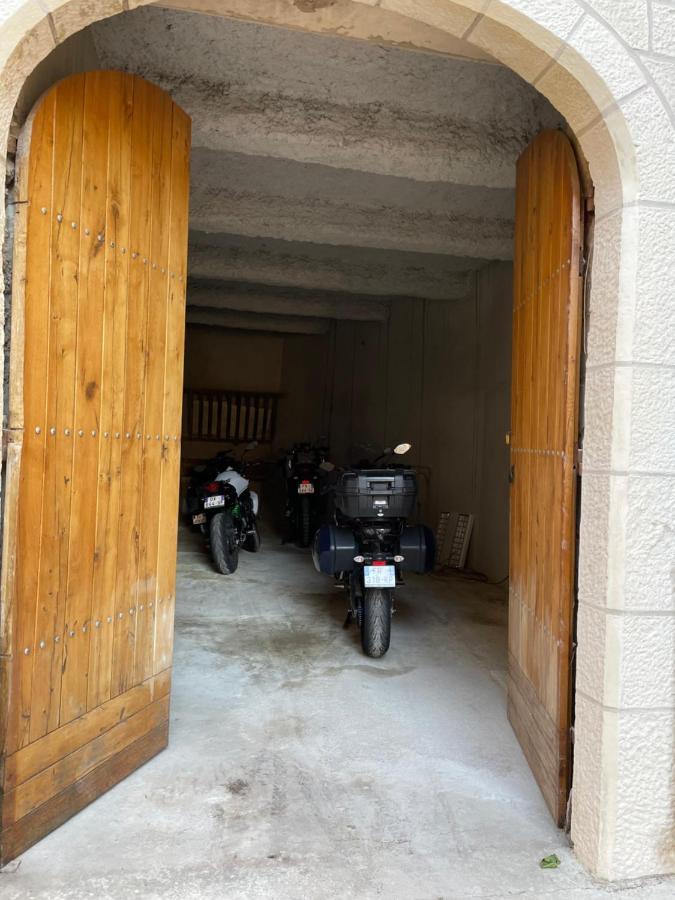 A Baldaquin Maison De L'église Du Couvent