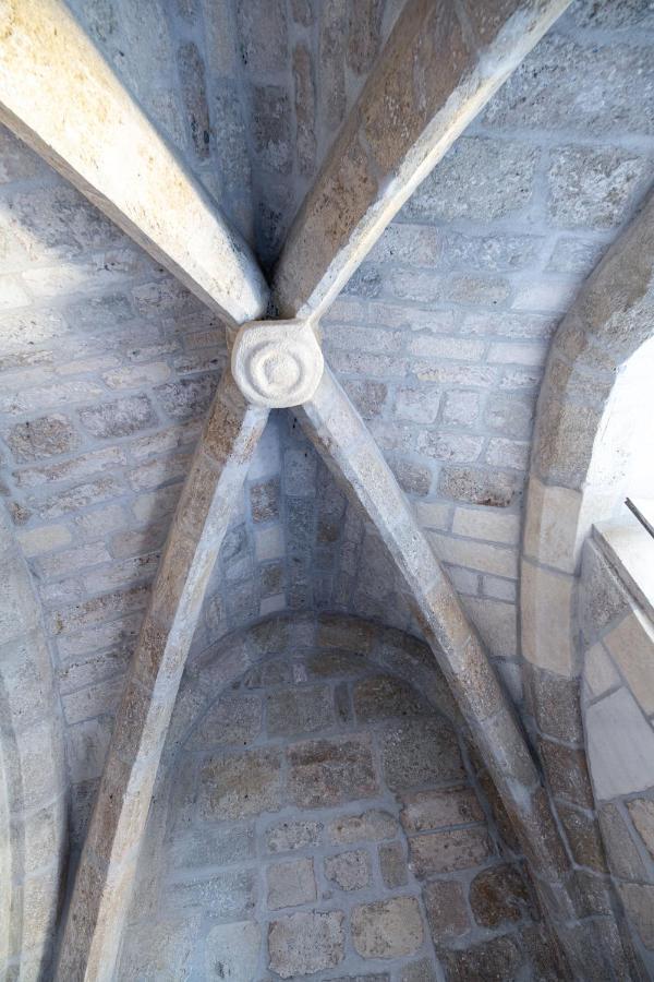 A Baldaquin Maison De L'église Du Couvent Maison d'hôtes